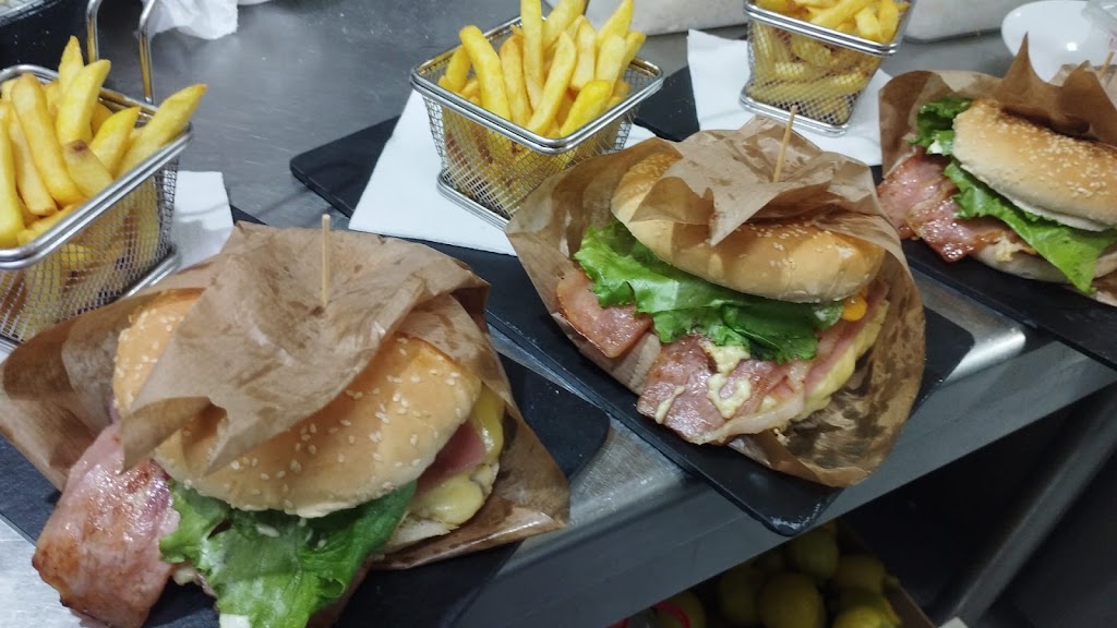 La Tambora — Comida y bebida