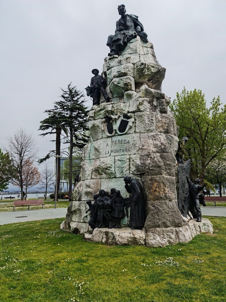 Monumento a Jose Maria de Pereda