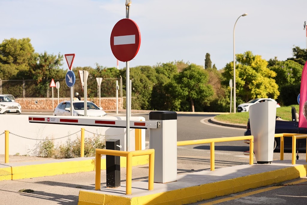 Airport Parking Ponderosa Ibiza — Signo