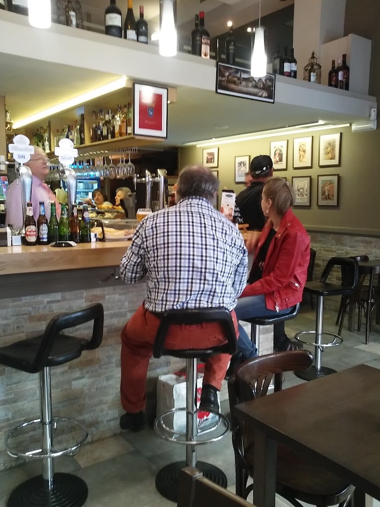 Cafe Bar Burdeos — Ambiente