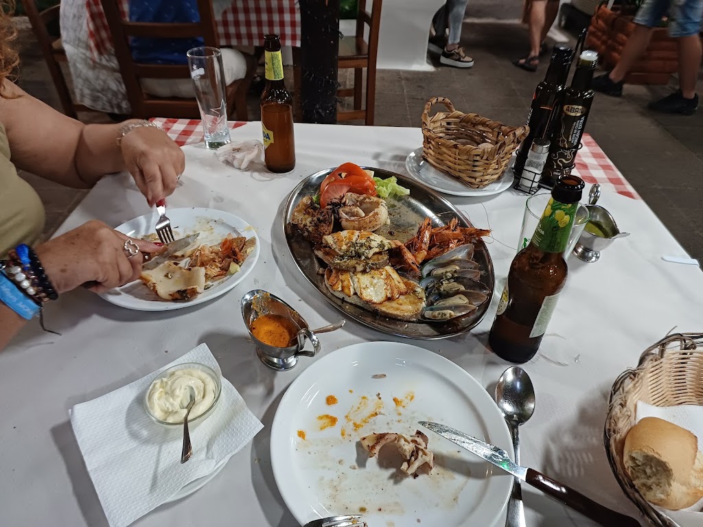Meson Los Gemelos — Comida y bebida