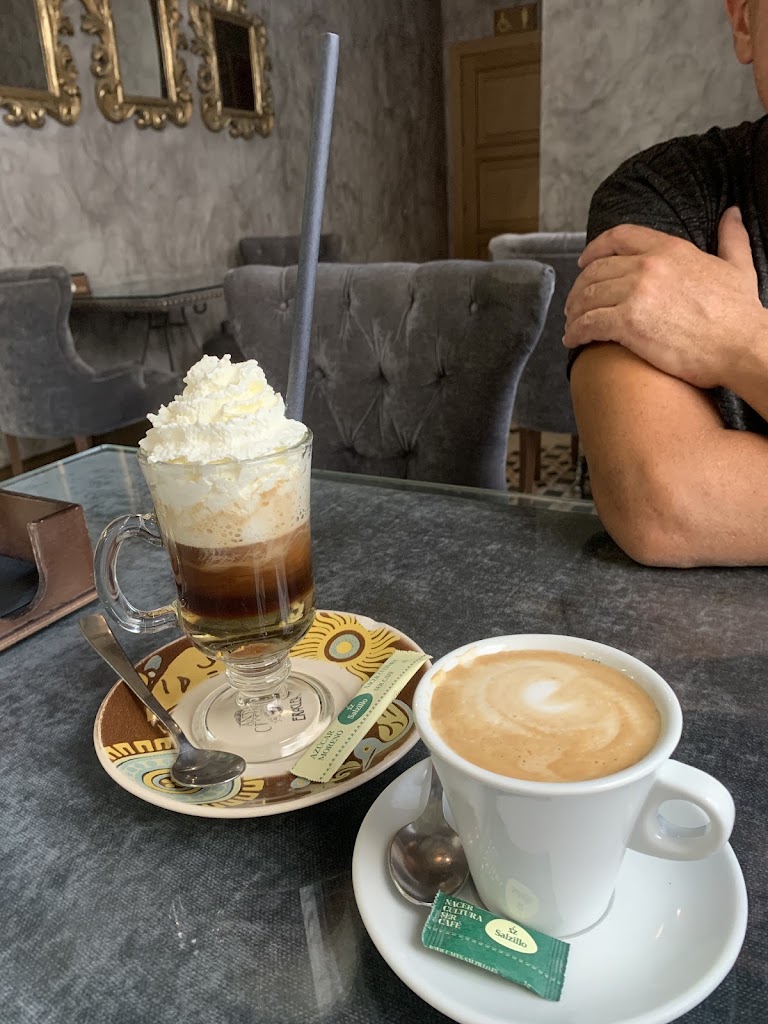 Cafeteria Dulcinea — Comida y bebida