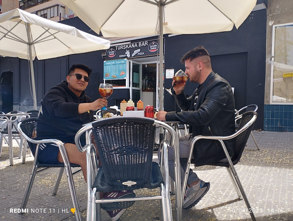 Turskana Bar — Ambiente