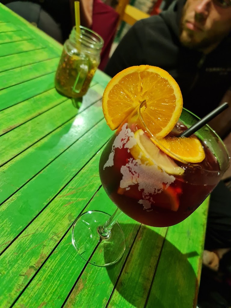 B/B Bar — Comida y bebida