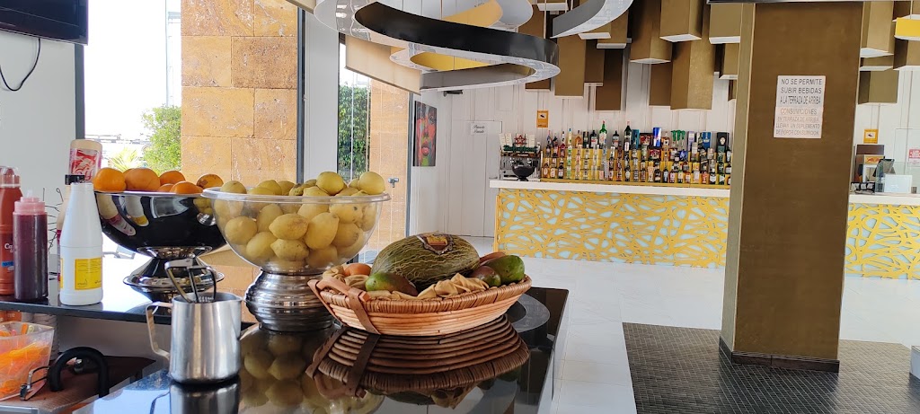Golden Cafe — Comida y bebida