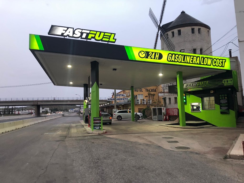 Fast Fuel Valdepenas MI — Exterior