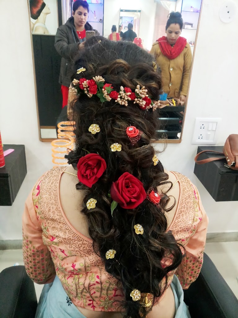 Hair Master Beauty Bridal Makeup Salon In Ropar
