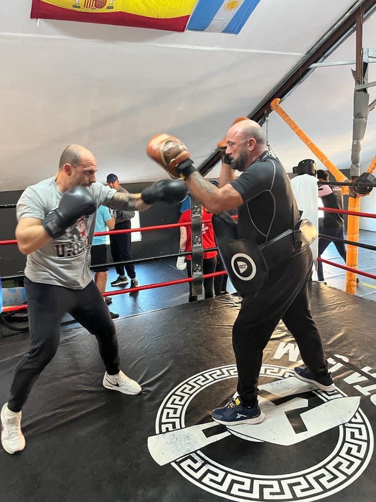 OASIS Fitness & Academia de Boxeo — Del propietario