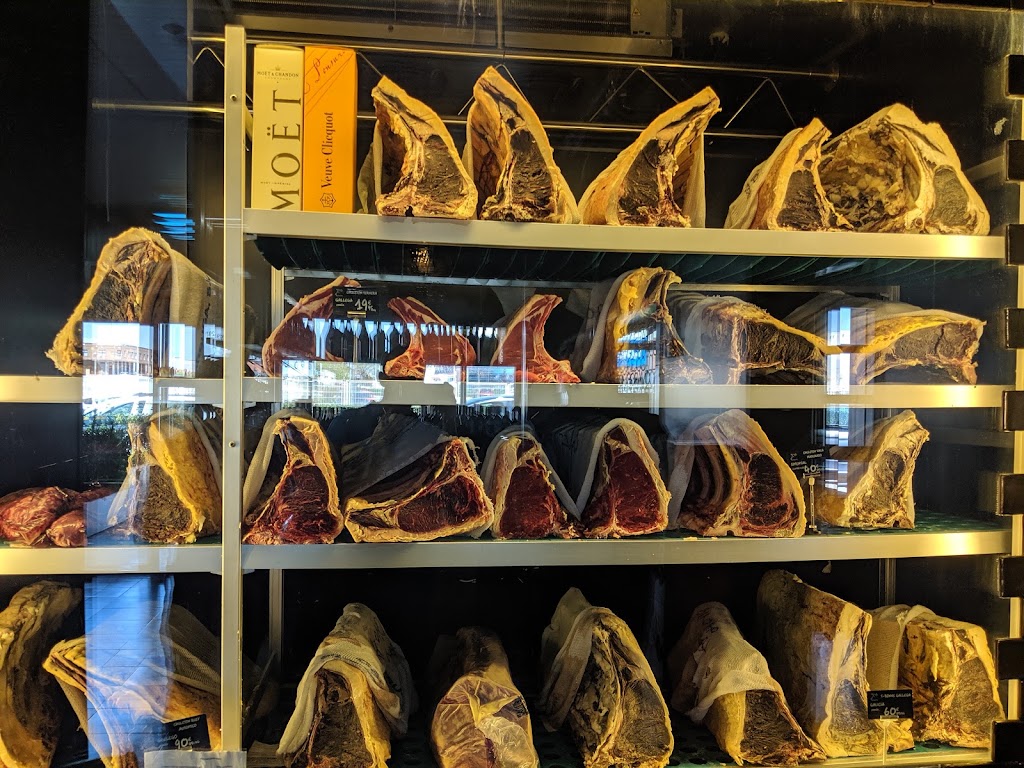 Restaurante Instinto Carnivoro — Comida y bebida