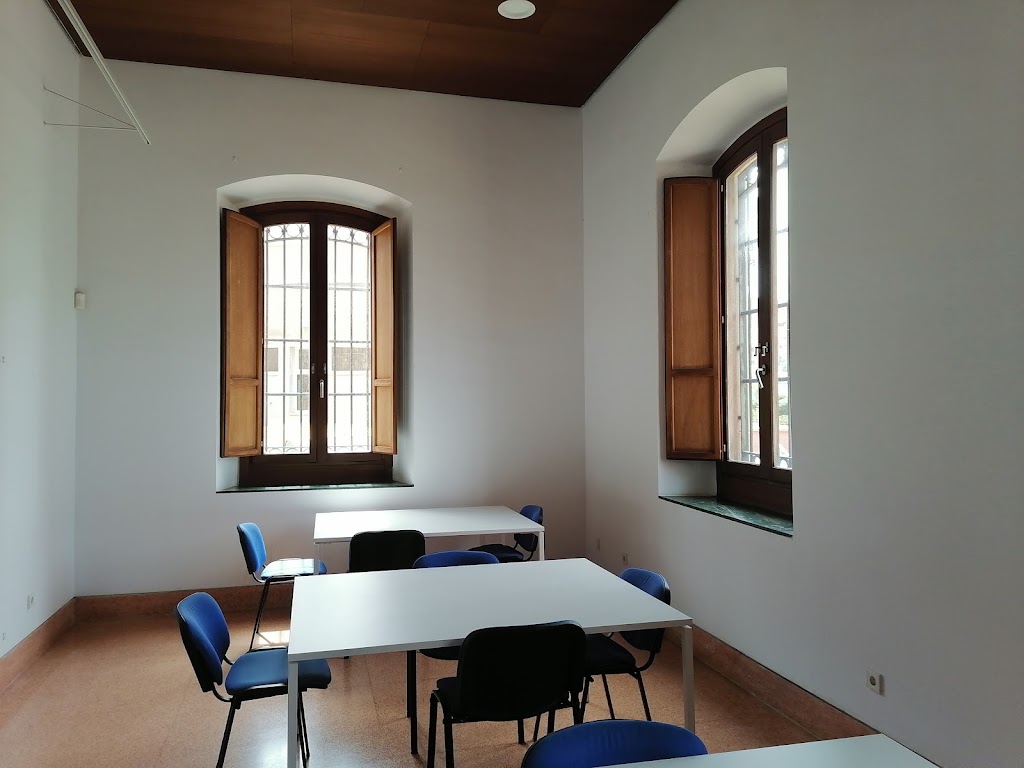Biblioteca Publica Municipal Jose Riquelme — Del propietario