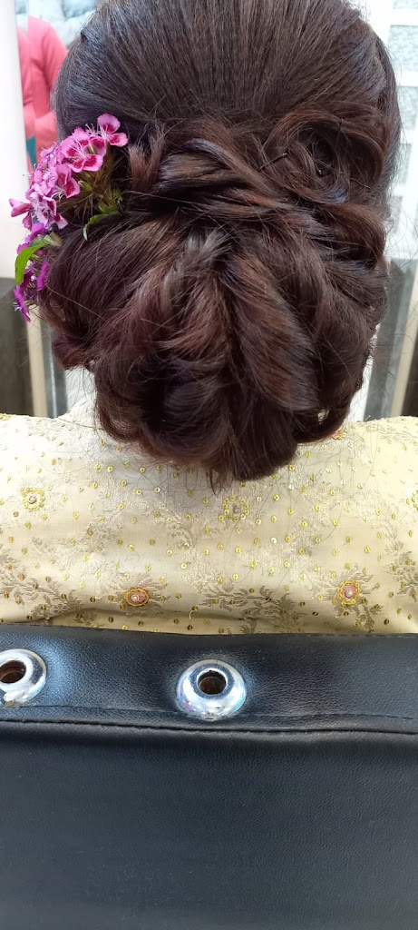 Kchandni Makeup Studio