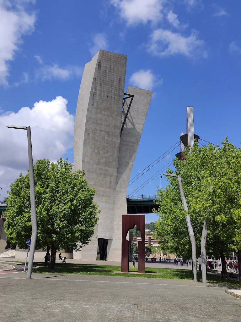 La Puerta de los Honorables (monumento a Ramon Rubial)