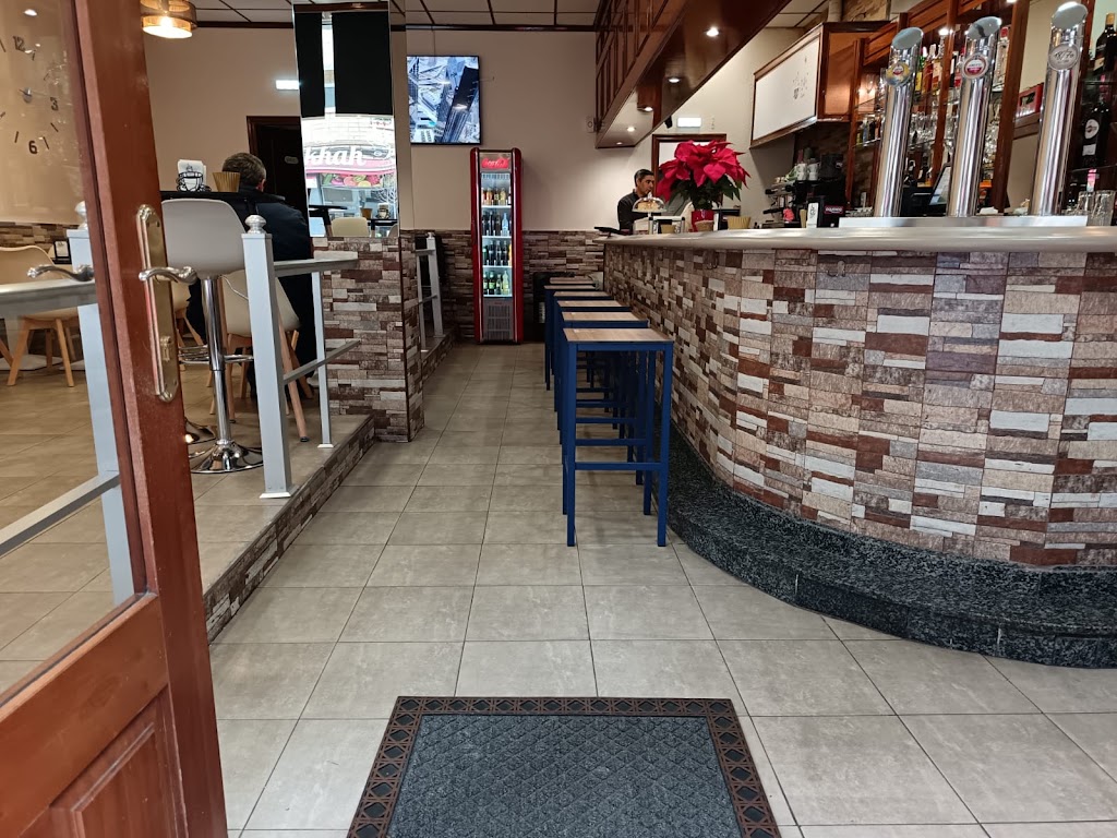 Cafe Bar Berakhah — Ambiente