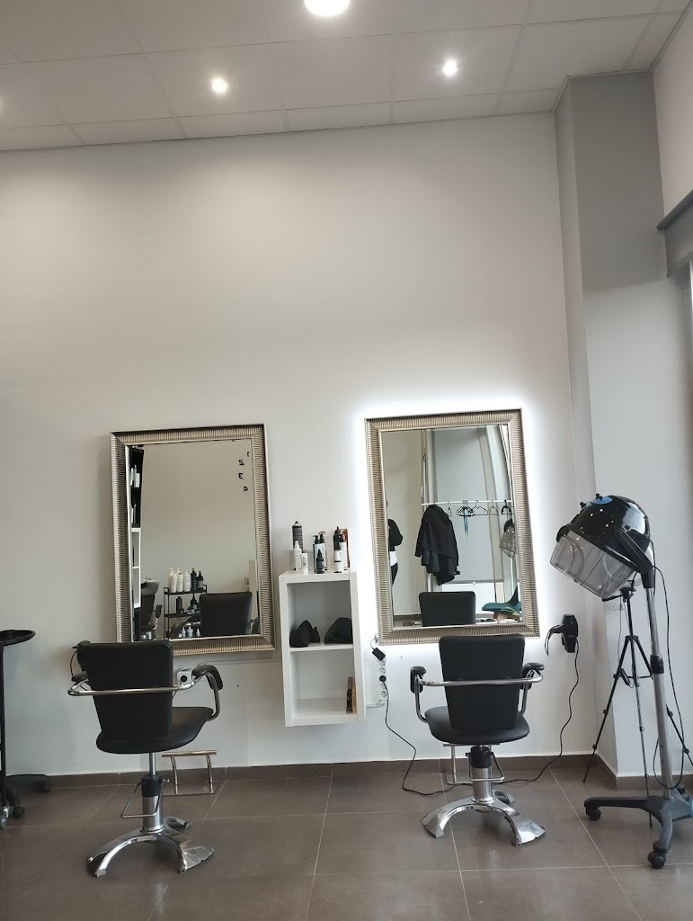 You Look studio - Peluqueria y estudio de belleza en Velez Malaga — Interior