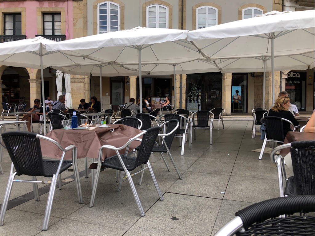 Restaurante LA COMTIENDA AVILES — Ambiente