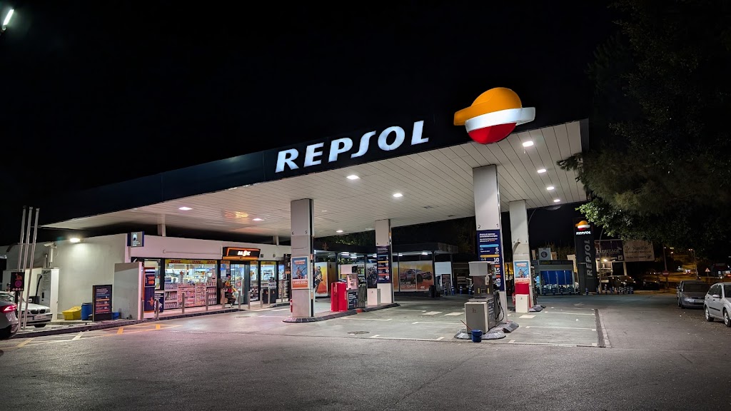 Estacion de Servicio Madese - Repsol — Surtidor de combustible