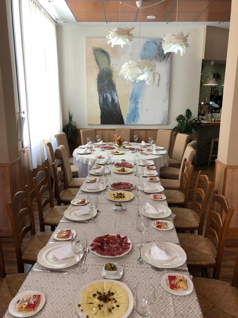 Restaurante Leila — Comida y bebida