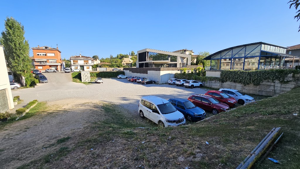 Parking — Estacionamiento