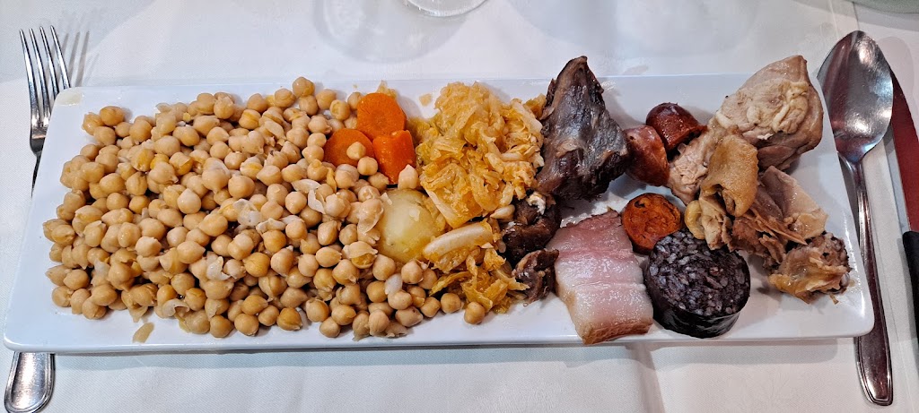Restaurante Cerveceria Pivo — Comida y bebida