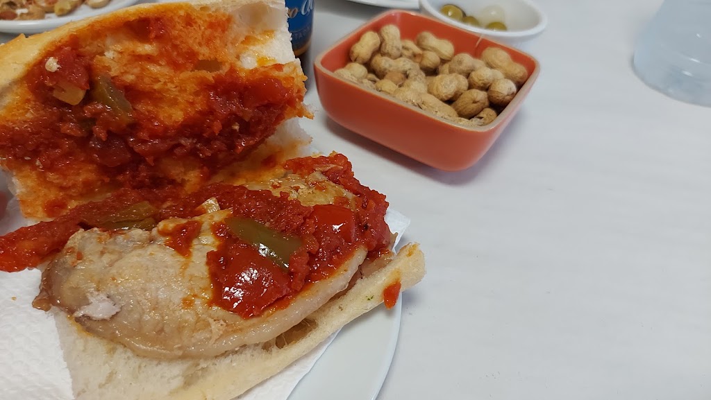 Bar Ca Rochina — Comida y bebida
