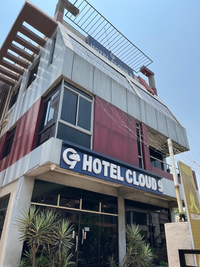 Hotel Cloud 9