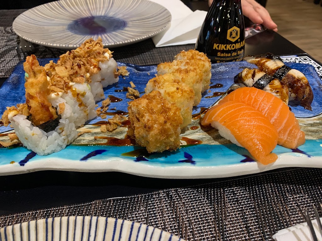 Yamami kitchen — Comida y bebida