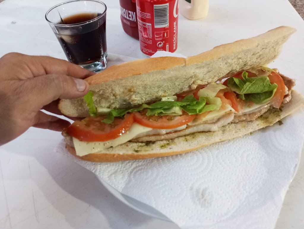 Cafeteria felic — Comida y bebida