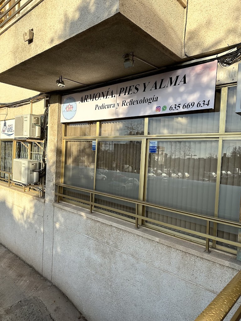 Armonia, Pies y Alma — Exterior