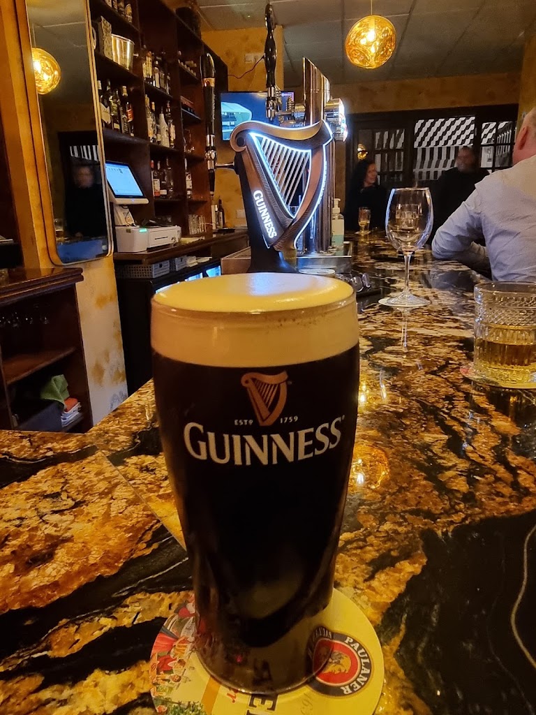 Christy's Irish Gastropub & Sports Lounge Fuengirola — Comida y bebida