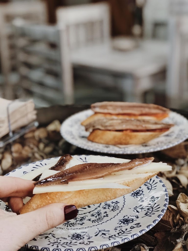OPORTO Cafe e Vinho — Comida y bebida