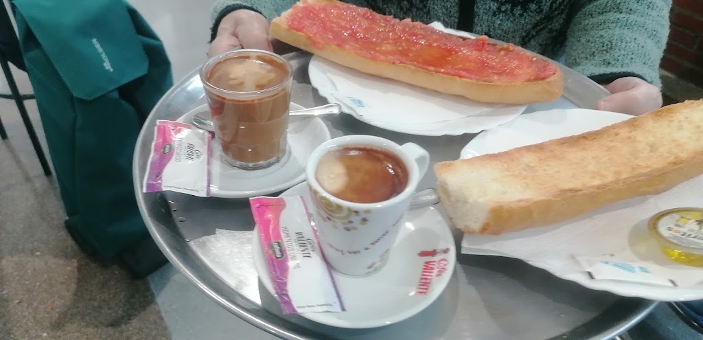 Bar La Gela — Comida y bebida