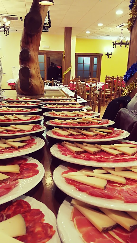 Bodegon Serrano. — Comida y bebida