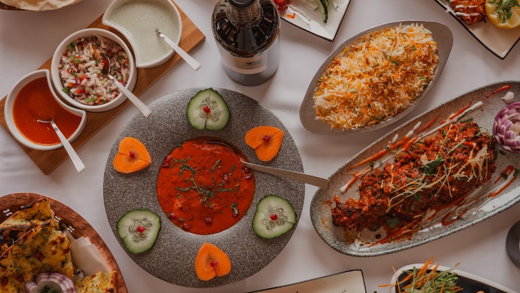 Maa Indian Restaurant - Marbella — Comida y bebida