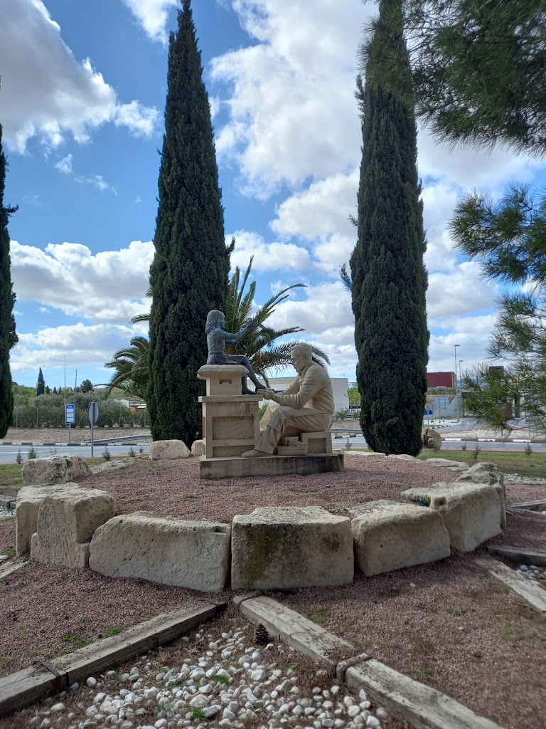 Monumento calzado de villena