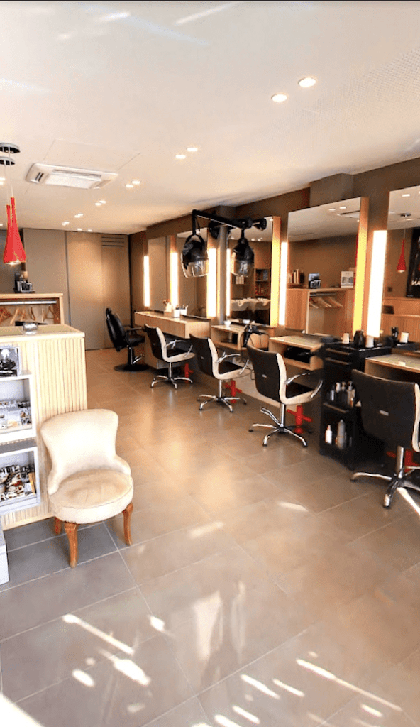 Hair Time — Interior