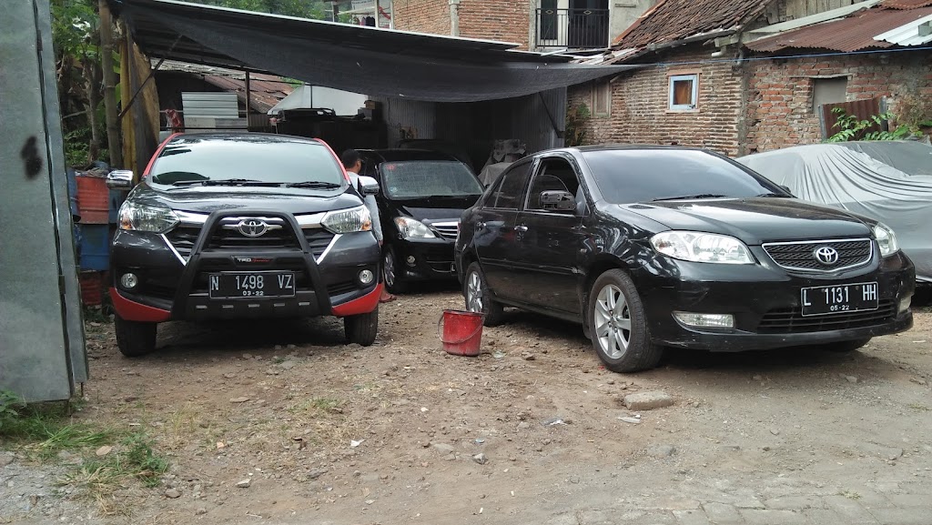 Bengkel pengecatan mobil