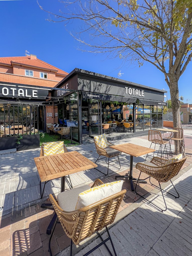 TOTALE Ristorante Pizzeria — Ambiente