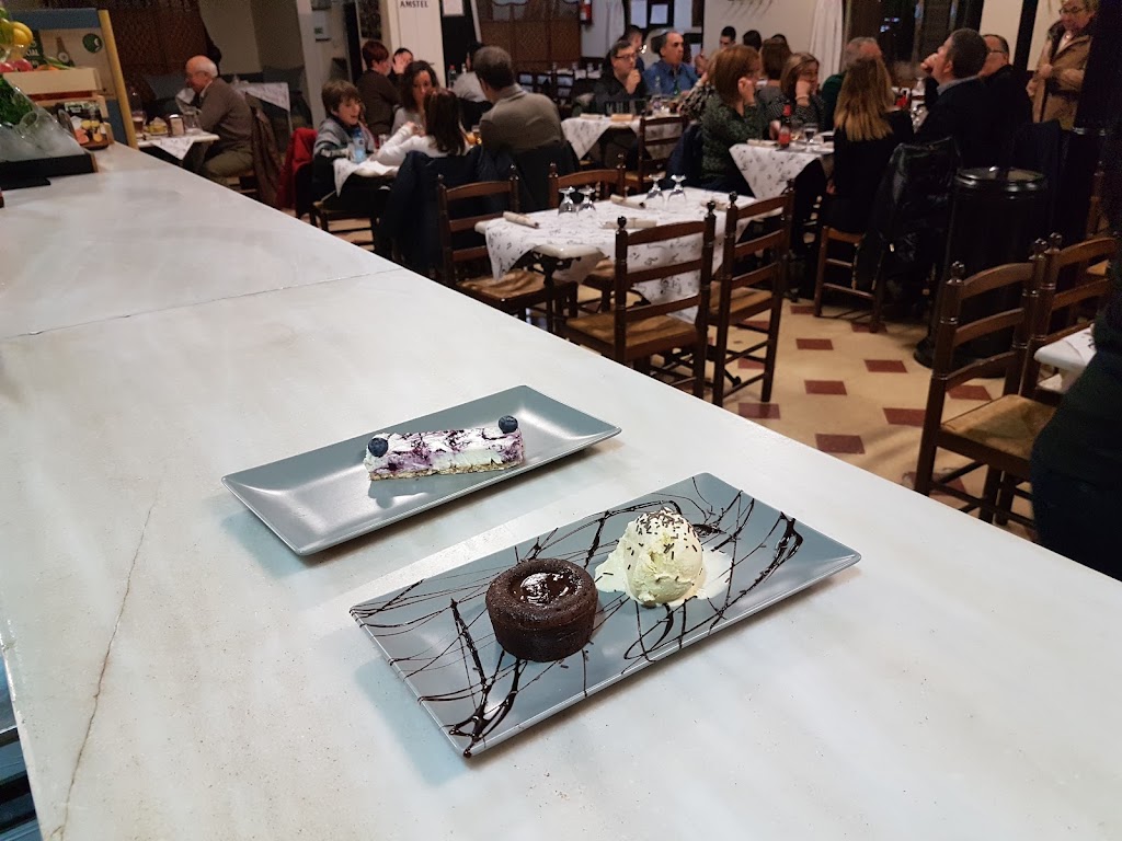 MonaBurguer El Musical — Comida y bebida