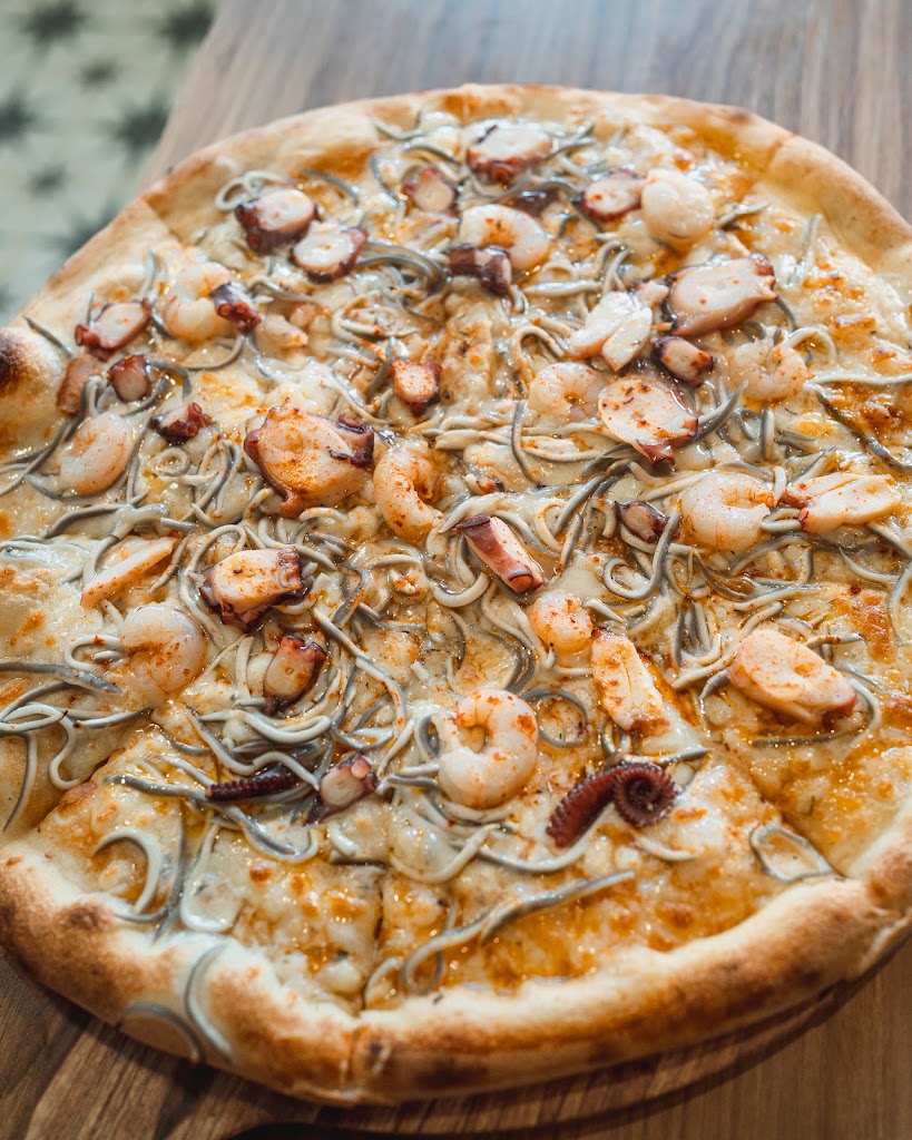 Pizzeria Pizzca — Comida y bebida