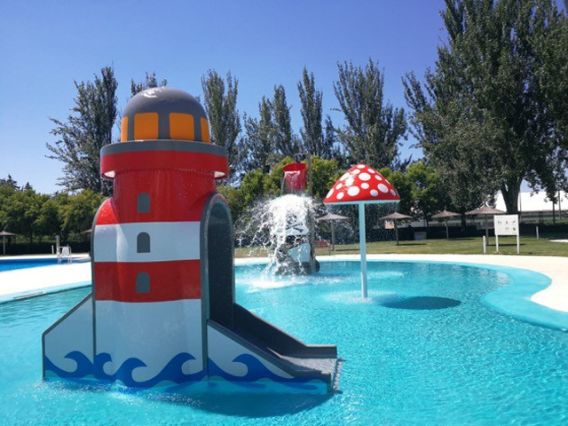 Piscina Publica Municipal de Requena. — Del propietario