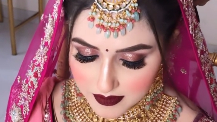 Novelty Makeover Beauty Parlour At Home Service