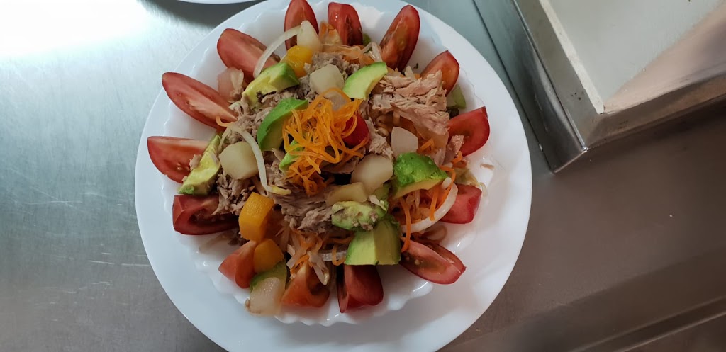 Casa Yanes — Comida y bebida