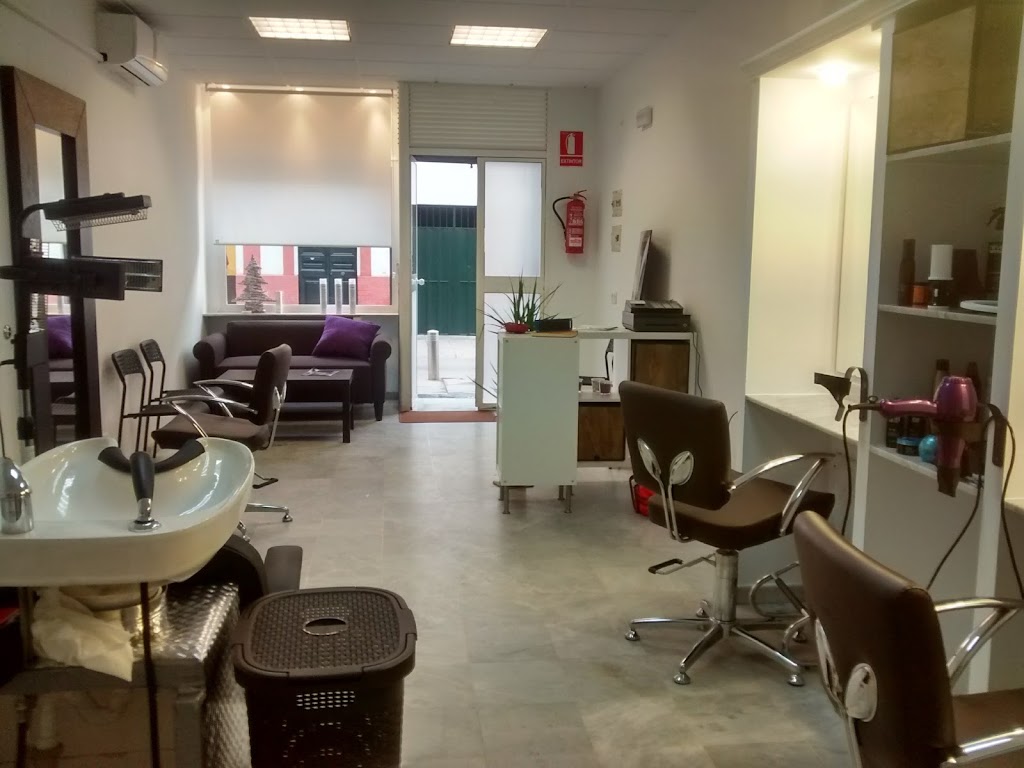 Isa Reina Peluqueria — Interior