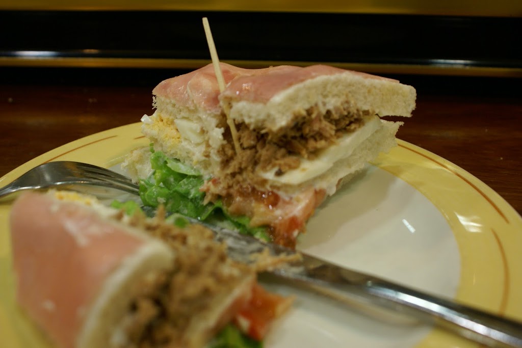 Laela — Comida y bebida