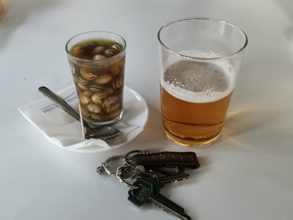 Bar Las Tres Ninas — Comida y bebida