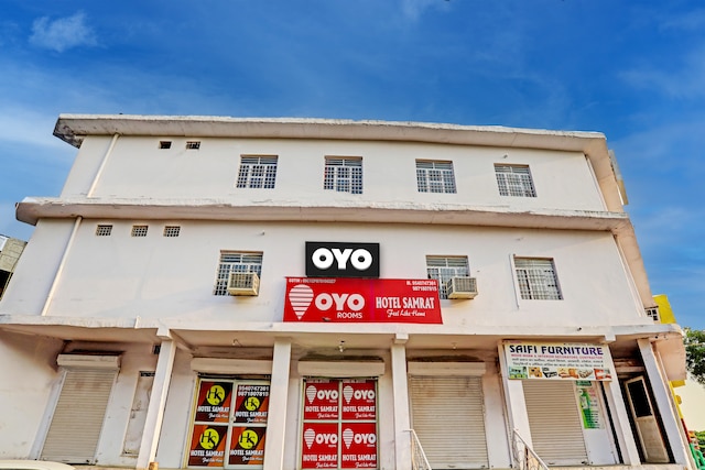 Hotel O Samrat