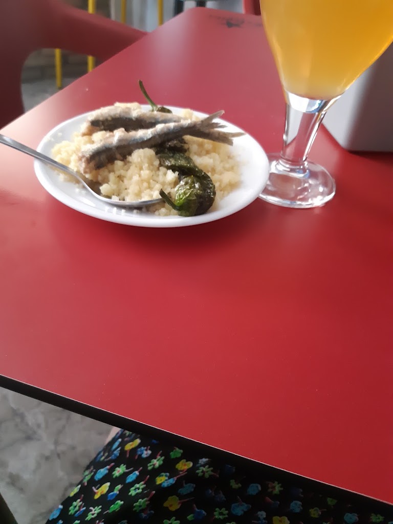 Cafe Bar Atenas — Comida y bebida