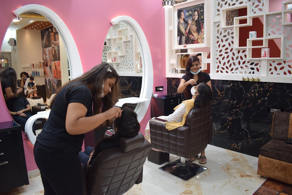 Best Beauty Parlour Makeup Artist Beautician