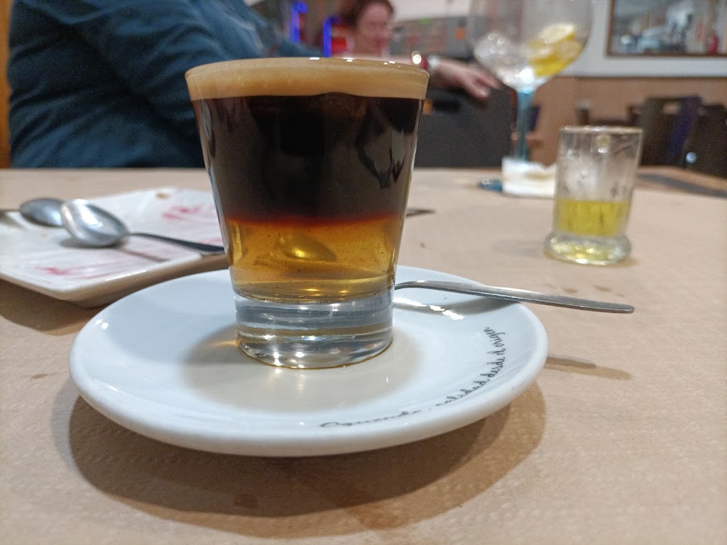 Bar El Olivo — Comida y bebida
