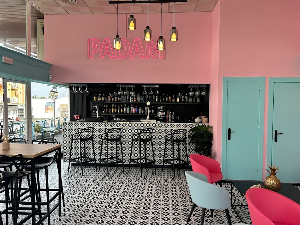 Padam Bar Torremolinos — Ambiente